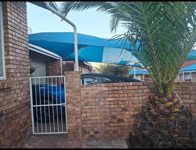 3 BEDROOM TOWNHOUSE FOR SALE IN NORKEM PARK